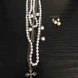 Pearls and chain Necklace